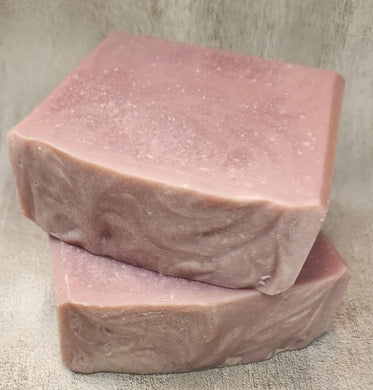 Enticing blend of blackberries and raspberries with notes of musk and vanilla. 