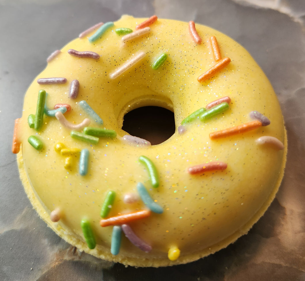Daisies Bath Bomb w/ cocoa butter drizzle and sprinkles
